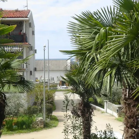 Appartement Maja - 170m Od Plaze *