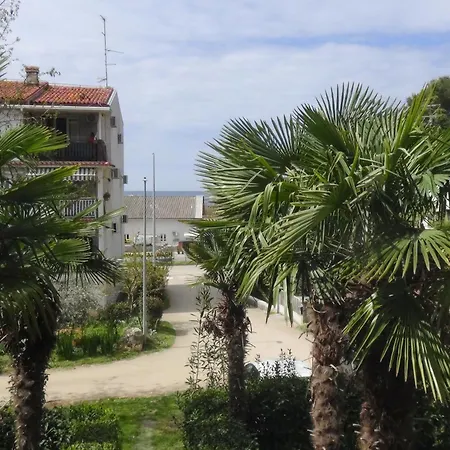 Maja - 170m Od Plaze Appartement